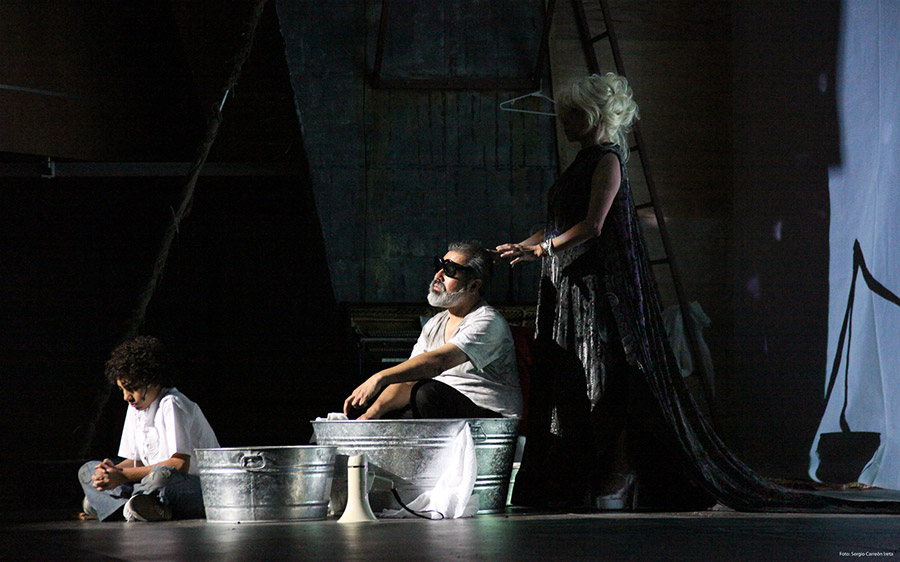 Messa in scena del dramma di Mouawad 'La morte e il sole non si guardano in faccia', Città del Messico 2009