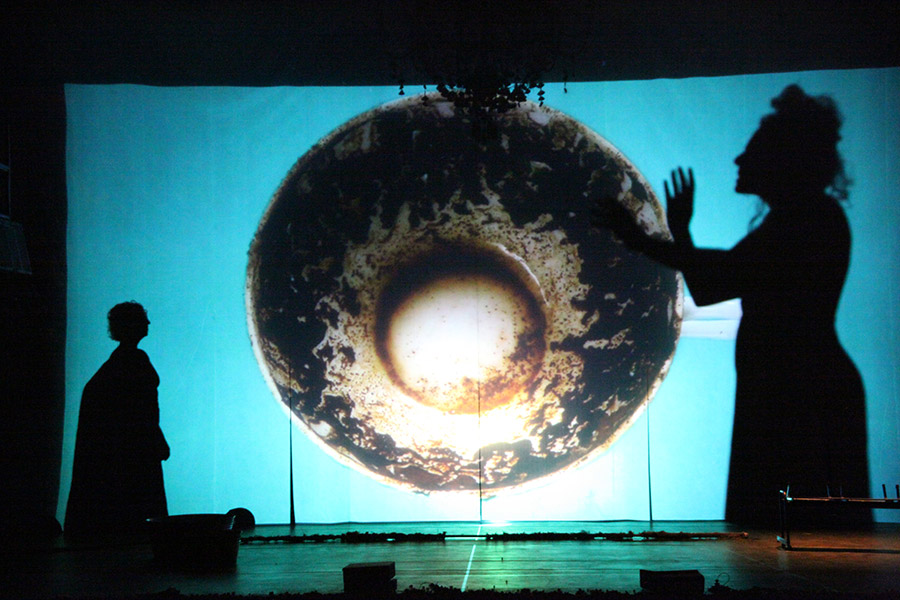 Messa in scena del dramma di Mouawad 'La morte e il sole non si guardano in faccia', Città del Messico 2009