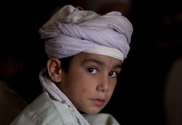 bambino soldato afgano