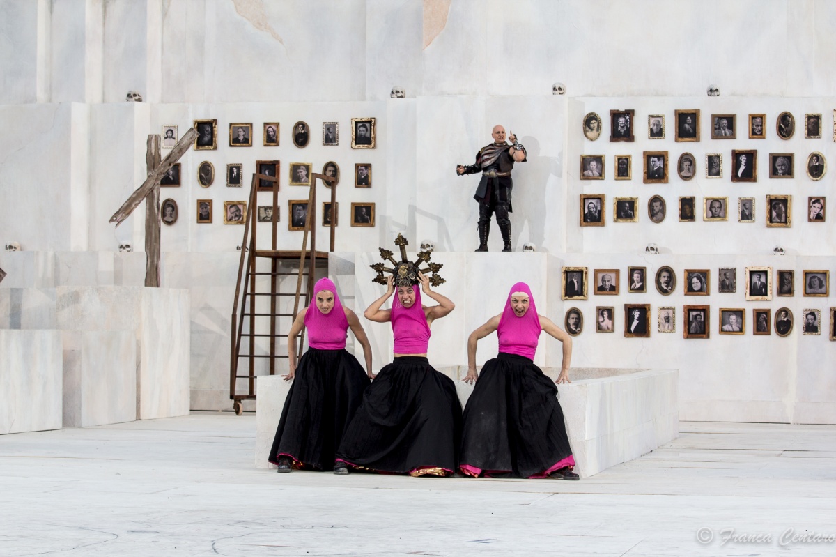 Il coro nell' 'Eracle' di Emma Dante (Siracusa 2018)