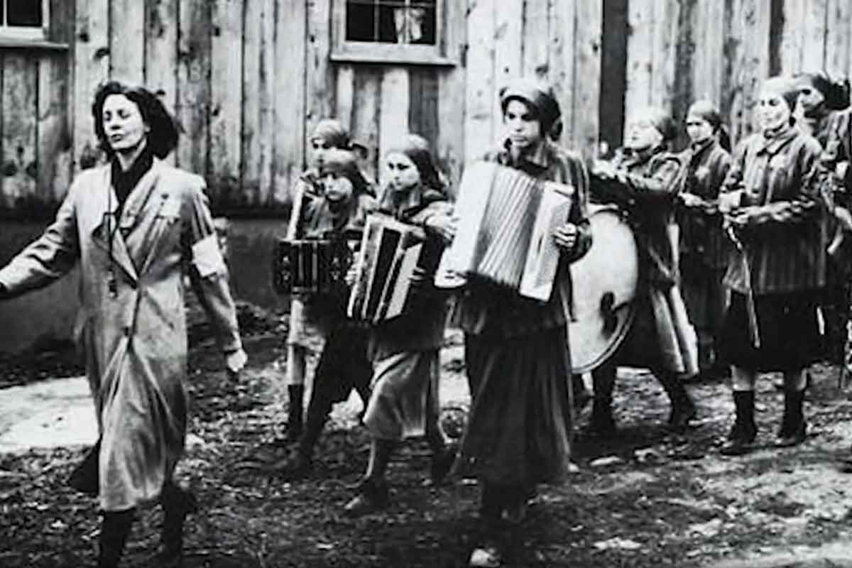 Orchestra femminile di Auschwitz, foto tratta dal web
